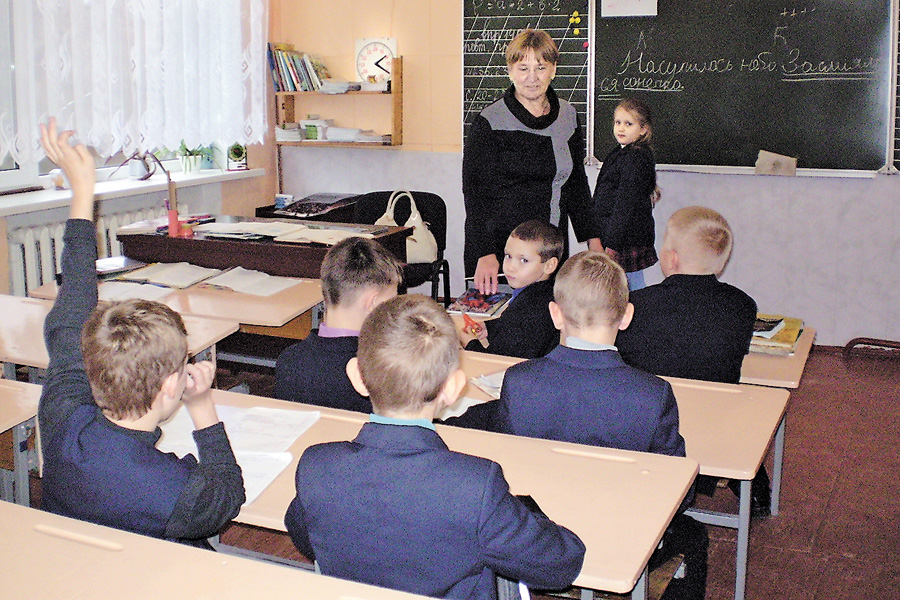 Катерина Рєзнік повернулася у шкільний клас. Фото надане прес-службою ХОЦЗ